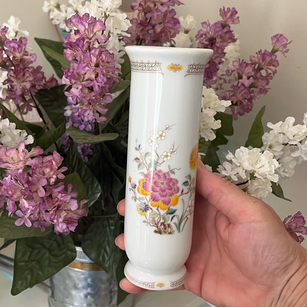 Trina Floral White Porcelain Vase Made in Japan - Picture 8 of 15